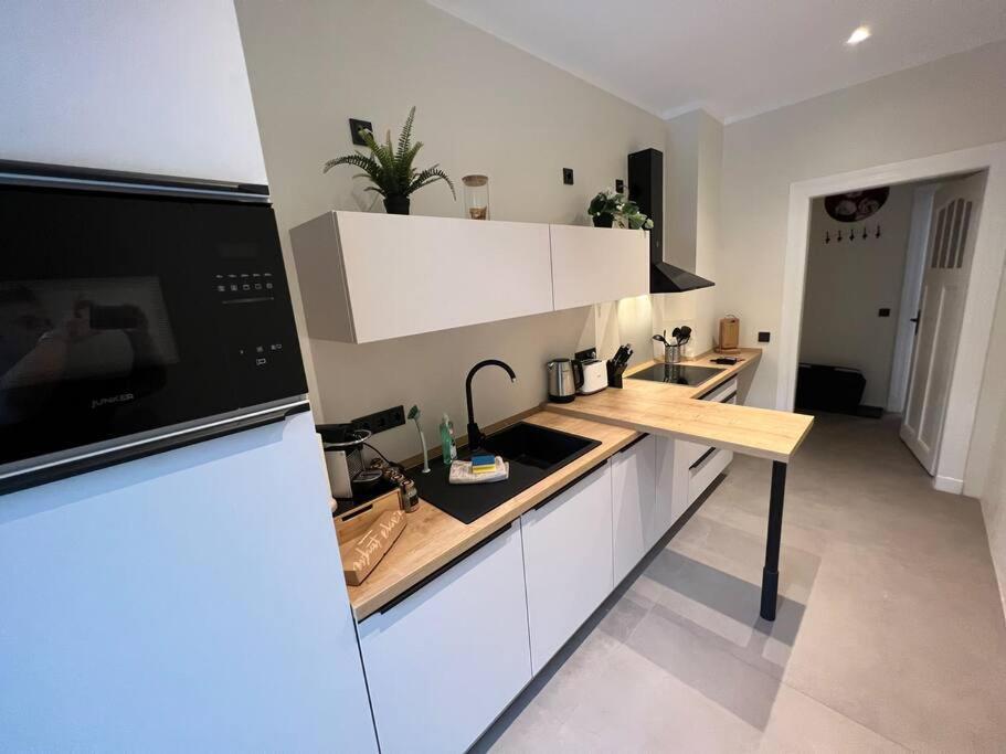 Soul-Apartment Terrasse Privat-Parkplatz Boxspringbett 55Zoll Tv Wlan لبسيا المظهر الخارجي الصورة
