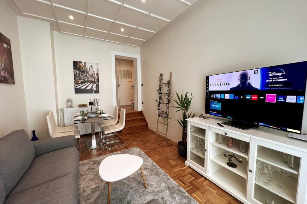 Soul-Apartment Terrasse Privat-Parkplatz Boxspringbett 55Zoll Tv Wlan لبسيا المظهر الخارجي الصورة