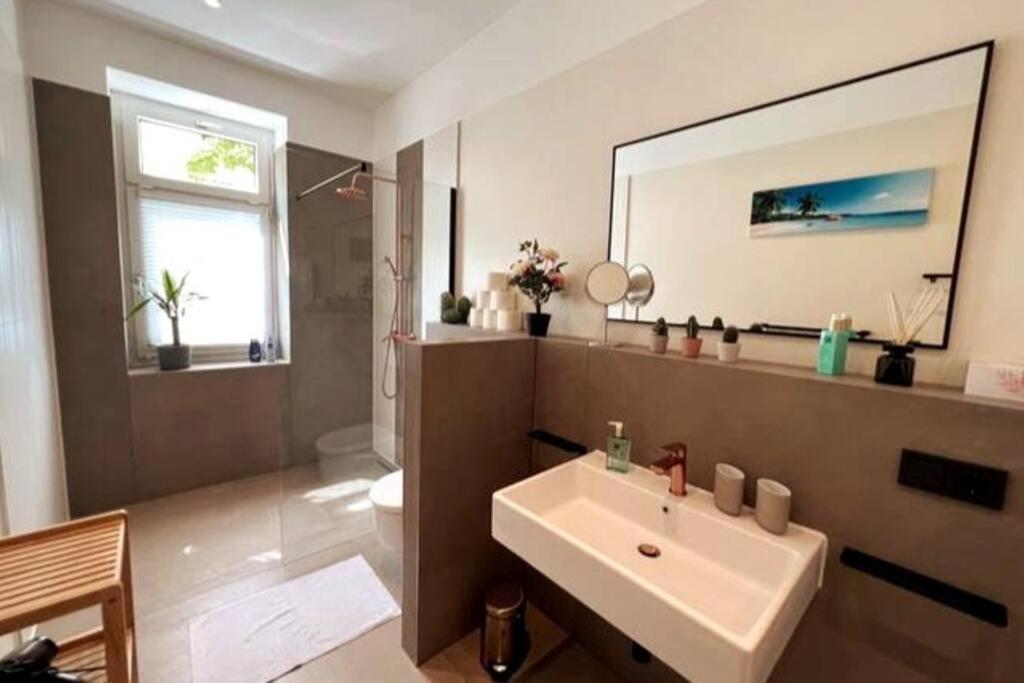 Soul-Apartment Terrasse Privat-Parkplatz Boxspringbett 55Zoll Tv Wlan لبسيا المظهر الخارجي الصورة